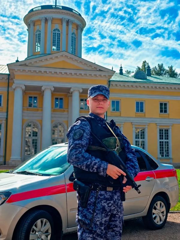 #ЛицаСлужбы. На сержант полиции Тимофей Г. — сотрудник Красногорского отдела вневедомственной охраны Главного управления Росгвардии по Московской области 3 факта о сотруднике: В Росгвардии Тимофей с 2024 года