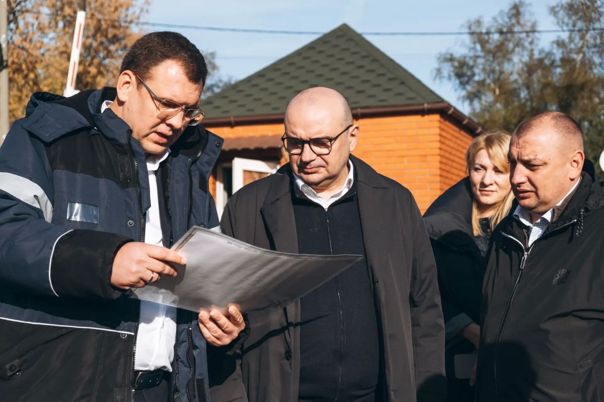 Проверил готовность коммунальной техники к предстоящему зимнему сезону Проверил готовность коммунальной техники к предстоящему зимнему сезону