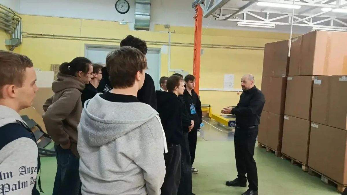 Экскурсия в «ПромТехно»: теория встречается с практикой Экскурсия в «ПромТехно»: теория встречается с практикой