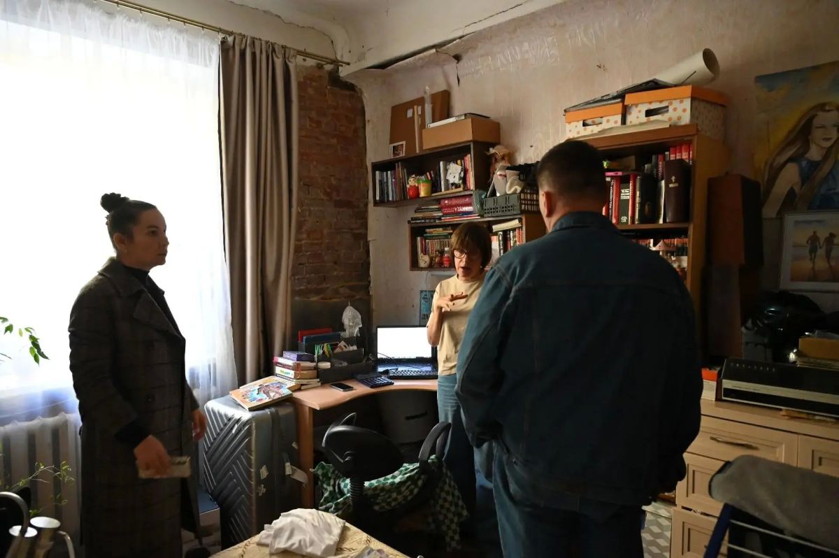 Заместитель главы Городского округа Серпухов Дмитрий Новиков провёл встречу с жителями дома № 41 по ул. Химиков. Главная цель таких встреч — быть рядом с людьми, слышать их проблемы и решать их сообща, проявляя заботу и... Заместитель главы Городского округа Серпухов Дмитрий Новиков провёл встречу с жителями дома № 41 по ул. Химиков. Главная цель таких встреч — быть рядом с людьми, слышать их проблемы и решать их сообща, проявляя заботу и...