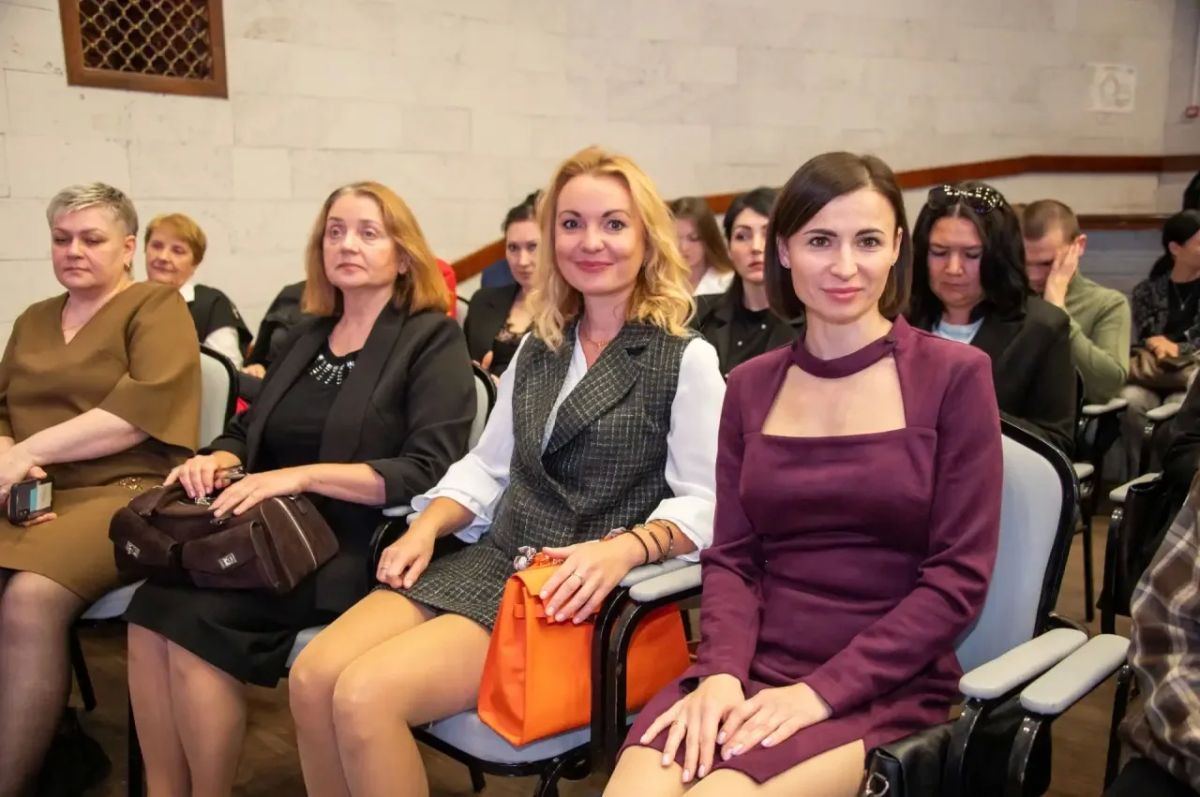 Татьяна Витушева: В зале молодёжного центра «МИР» поздравила работников дополнительного образования муниципального округа Истра с профессиональным праздником Татьяна Витушева: В зале молодёжного центра «МИР» поздравила работников дополнительного образования муниципального округа Истра с профессиональным праздником