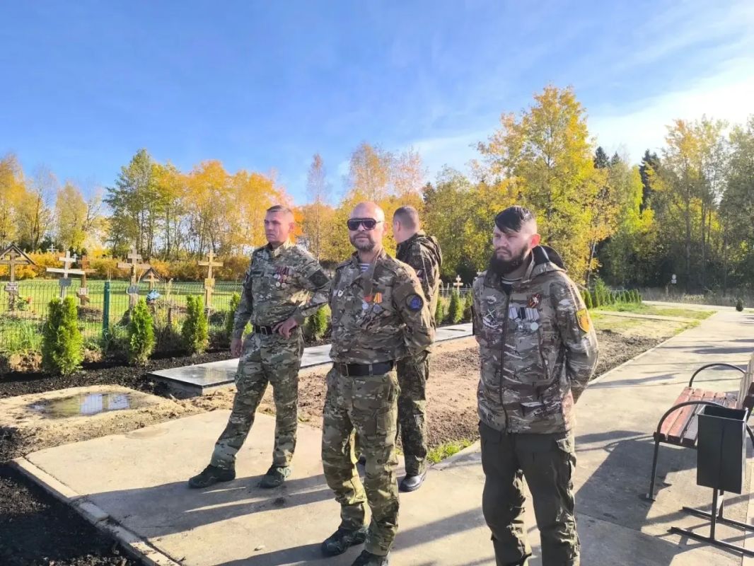 Сегодня заместитель главы Сергиево-Посадского округа Павел Бронников пригласил членов Ассоциации ветеранов СВО, чтобы обсудить детали установки кенотафа на Благовещенском кладбище и услышать их мнение Сегодня заместитель главы Сергиево-Посадского округа Павел Бронников пригласил членов Ассоциации ветеранов СВО, чтобы обсудить детали установки кенотафа на Благовещенском кладбище и услышать их мнение