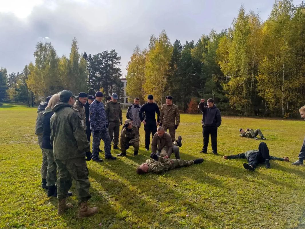 Инструкторы Центра поддержки участников СВО и членов их семей Богородского городского округа — представители Гражданской группы НВП «50/50» (позывные Лион и Печник) — по приглашению Учебного центра ГИБДД ГУ МВД России по... Инструкторы Центра поддержки участников СВО и членов их семей Богородского городского округа — представители Гражданской группы НВП «50/50» (позывные Лион и Печник) — по приглашению Учебного центра ГИБДД ГУ МВД России по...
