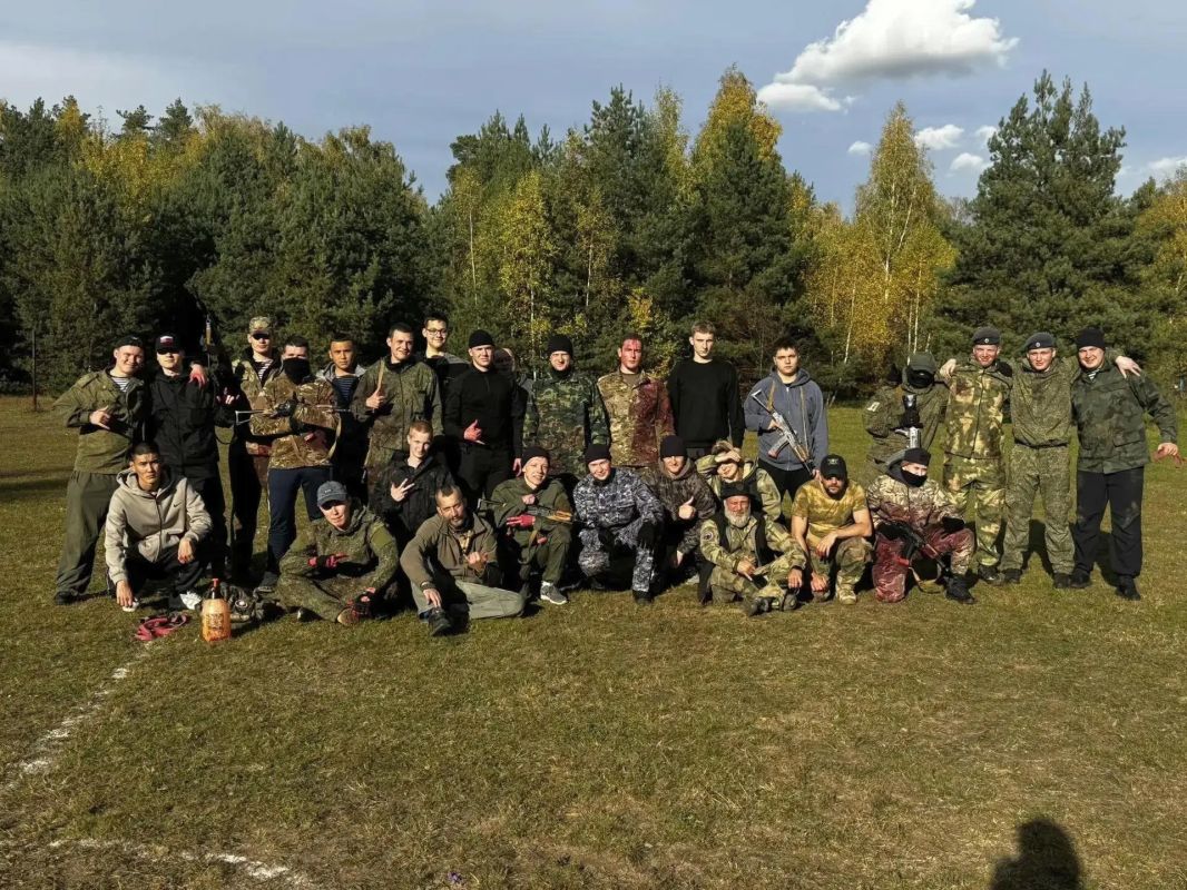 Инструкторы Центра поддержки участников СВО и членов их семей Богородского городского округа — представители Гражданской группы НВП «50/50» (позывные Лион и Печник) — по приглашению Учебного центра ГИБДД ГУ МВД России по...