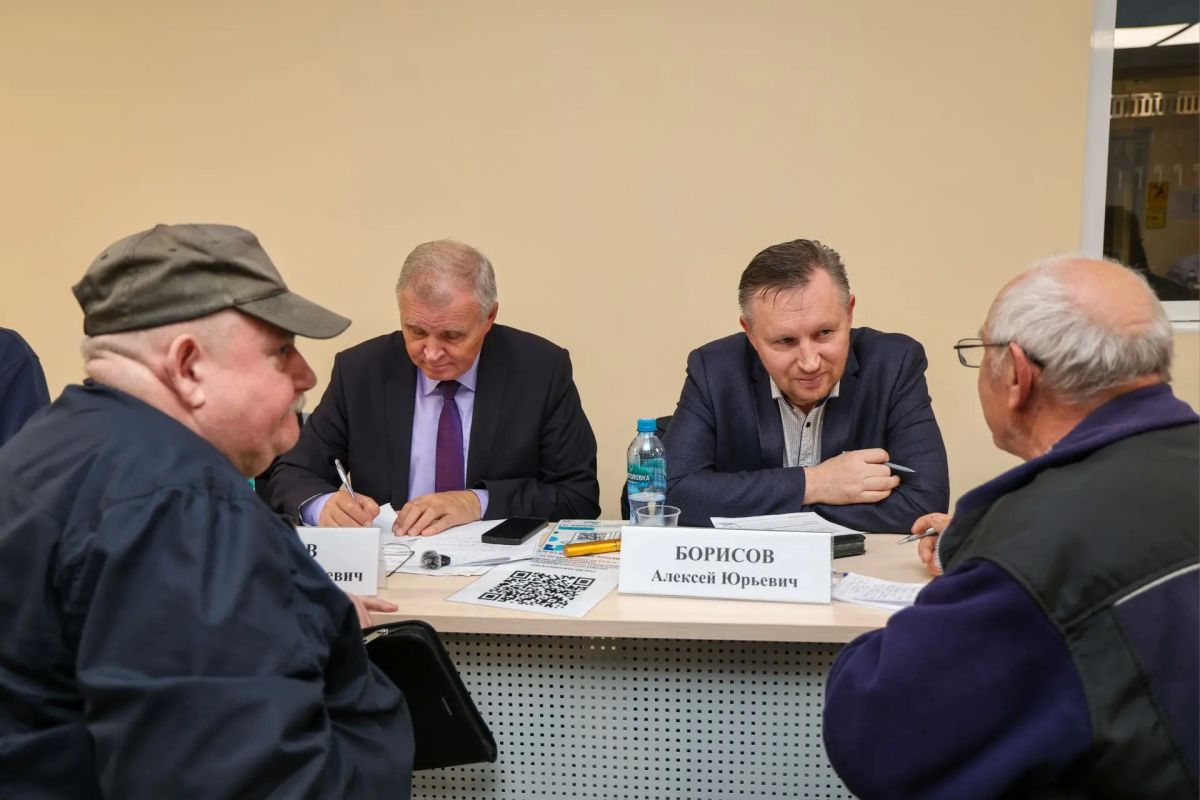 Выездной приём жителей. Провели выездную администрацию в восточном микрорайоне города — на площадке Электростальского колледжа Выездной приём жителей. Провели выездную администрацию в восточном микрорайоне города — на площадке Электростальского колледжа