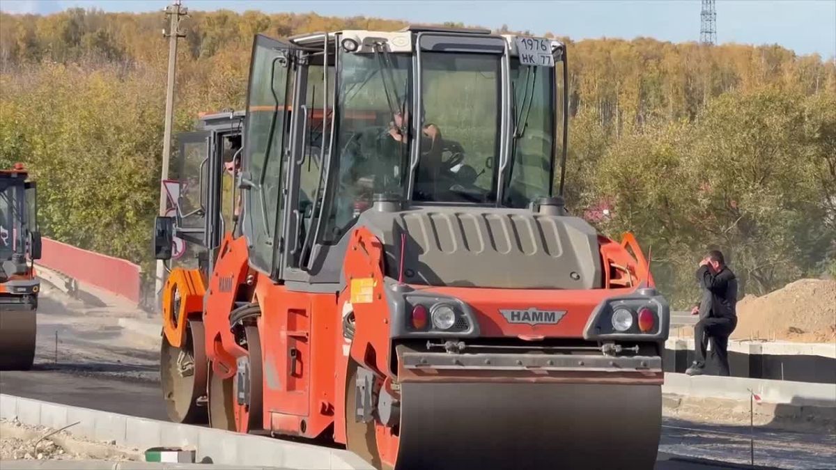 Начата укладка асфальта на строящемся Рогачёвском мосту