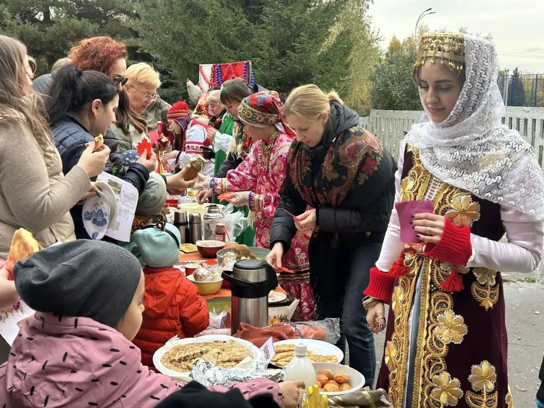 Знакомство с культурой регионов: ярмарка «Дары России» в «Ивушке» Знакомство с культурой регионов: ярмарка «Дары России» в «Ивушке»