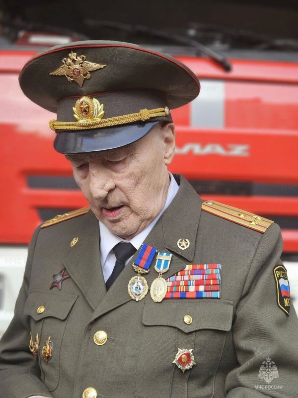 Легенда специальной пожарной охраны: Юрию Николаевичу Трифонову - 90 лет! Легенда специальной пожарной охраны: Юрию Николаевичу Трифонову - 90 лет!