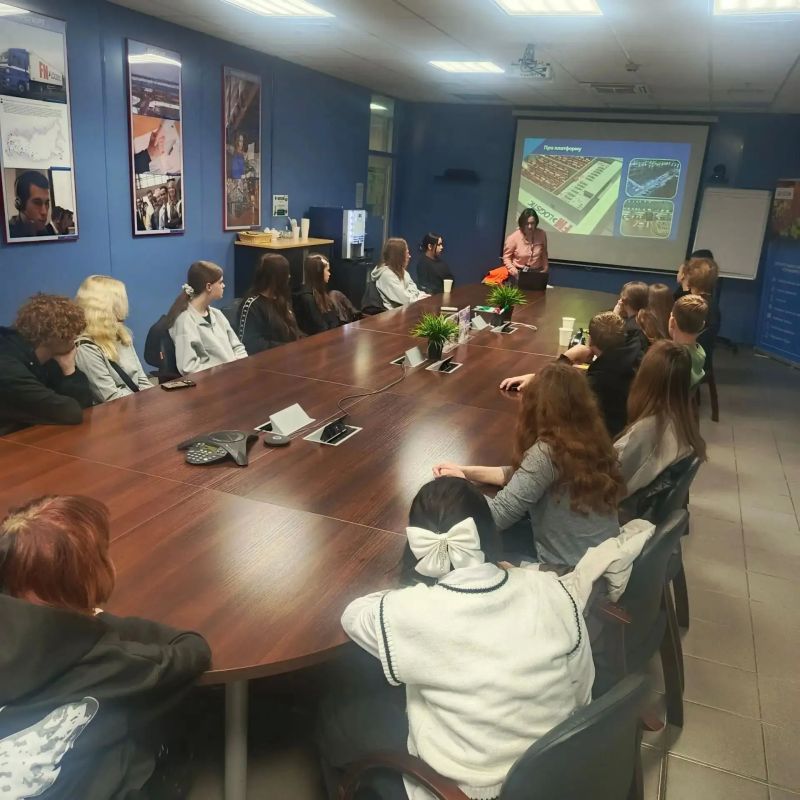 Студенты ступинского техникума посетили АО «ФМ Ложистик Восток» Студенты ступинского техникума посетили АО «ФМ Ложистик Восток»
