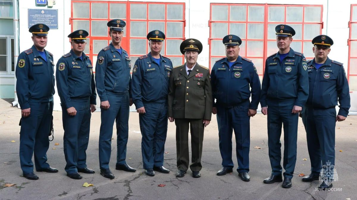 Легенда специальной пожарной охраны: Юрию Николаевичу Трифонову - 90 лет! Легенда специальной пожарной охраны: Юрию Николаевичу Трифонову - 90 лет!