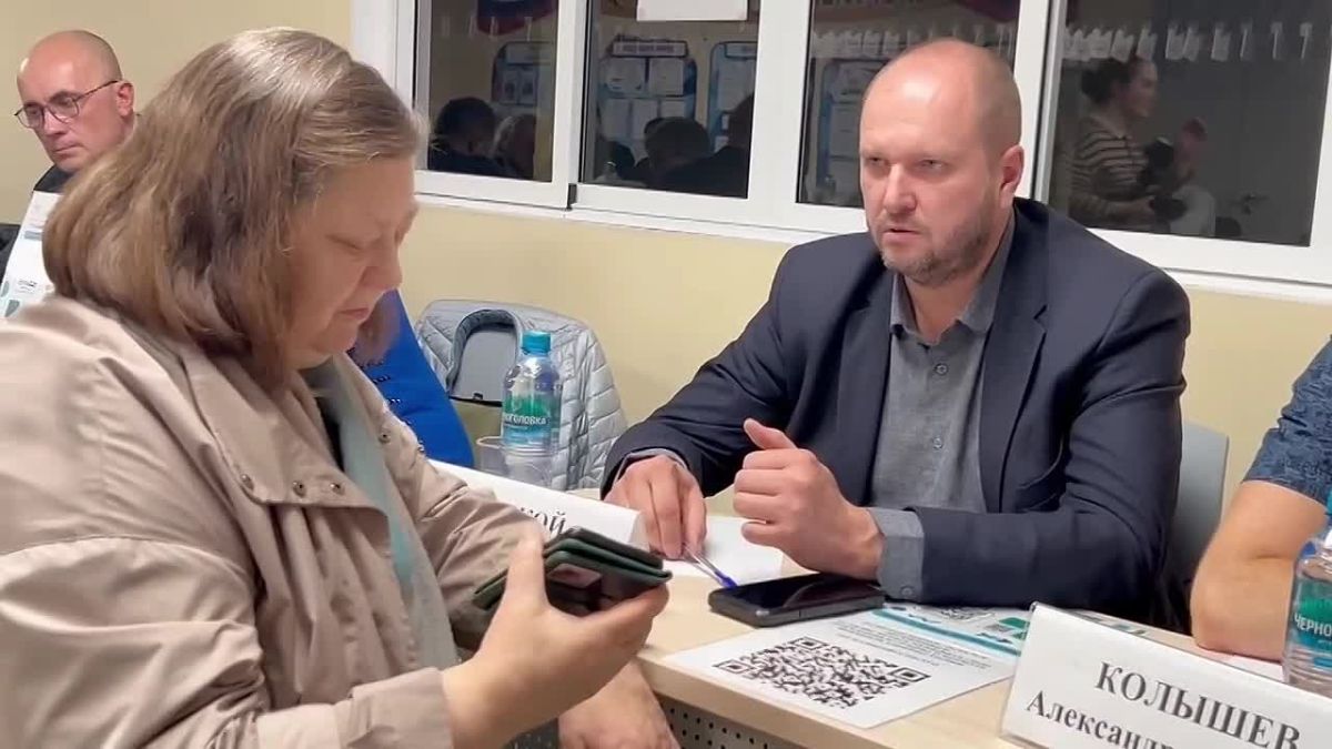 Выездной приём жителей. Провели выездную администрацию в восточном микрорайоне города — на площадке Электростальского колледжа