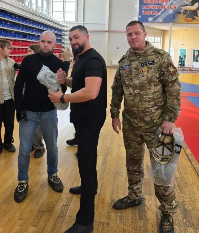 Серпуховичи провели в Вологде мастер-класс по адаптивному боксу для участников СВО Серпуховичи провели в Вологде мастер-класс по адаптивному боксу для участников СВО