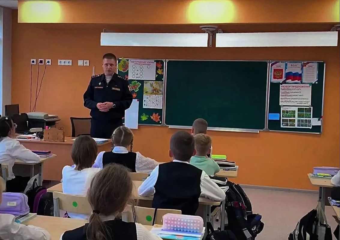 Росгвардейцы провели урок безопасности для школьников в Подмосковье