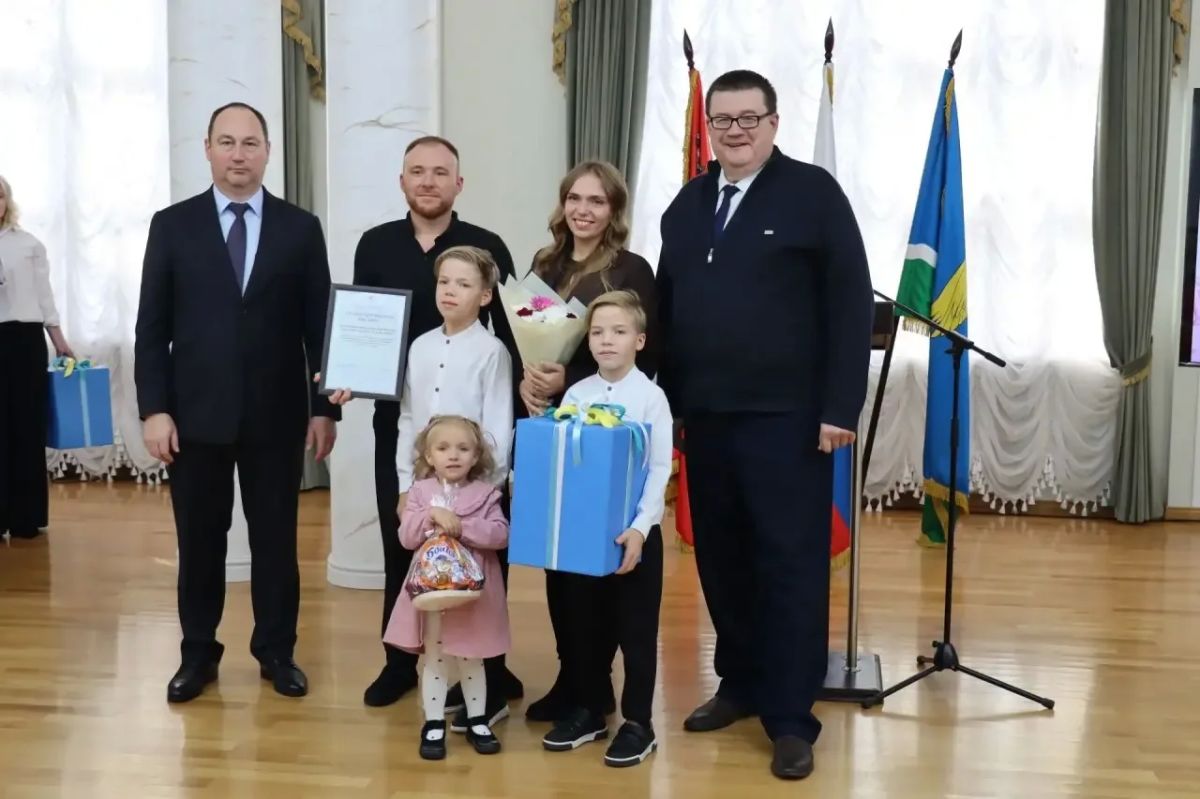 Сергей Мужальских: Поздравил многодетные семьи с наступающим праздником Сергей Мужальских: Поздравил многодетные семьи с наступающим праздником