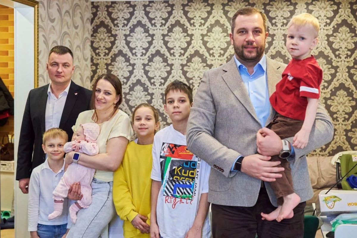 Михаил Собакин: Сегодня мы отмечаем новый, но очень важный праздник - День многодетной семьи! Михаил Собакин: Сегодня мы отмечаем новый, но очень важный праздник - День многодетной семьи!