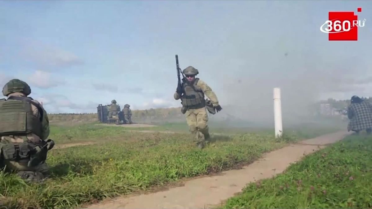 #СМИоНас. Профессионализм, слаженность и готовность к любым вызовам! Сотрудники СОБР «Гюрза», СОБР «Булат», ОМОН «Пересвет» и ОМОН «Русич» подмосковного главка Росгвардии провели тактико-специальные учения, направленные на...