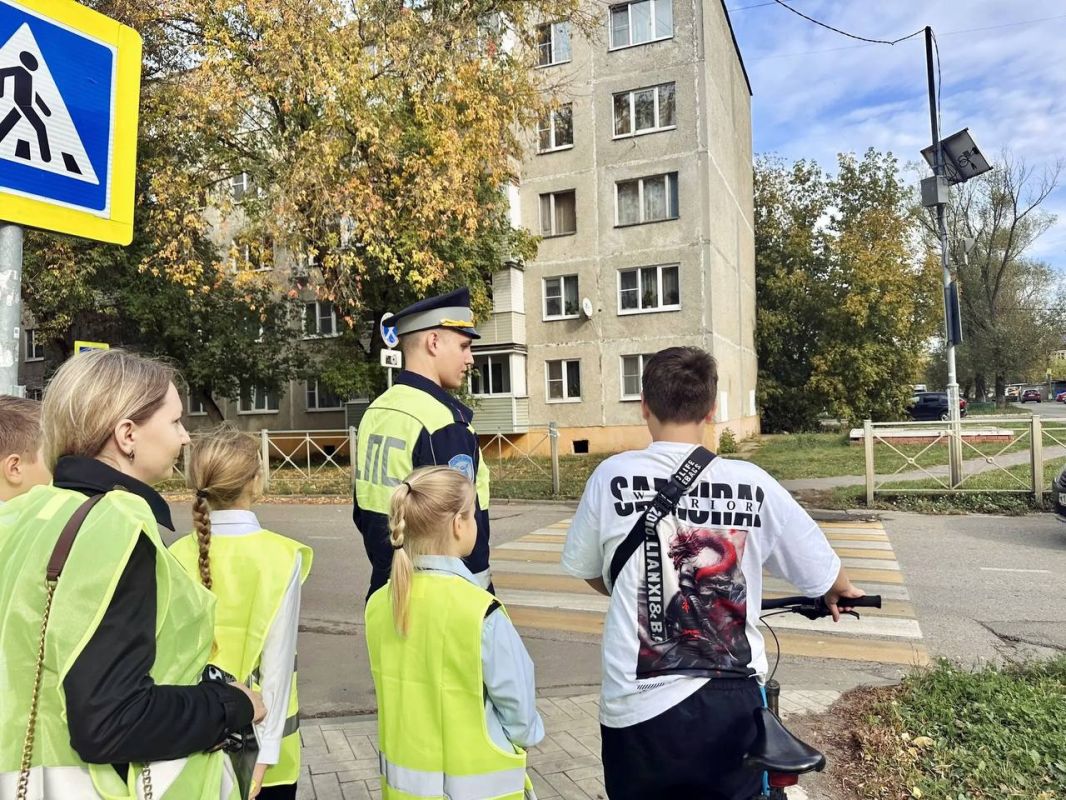 Госавтоинспекция 14-го батальона 2-го полка ДПС: «Родительский патруль» - безопасность, которую передаём из рук в руки Госавтоинспекция 14-го батальона 2-го полка ДПС: «Родительский патруль» - безопасность, которую передаём из рук в руки