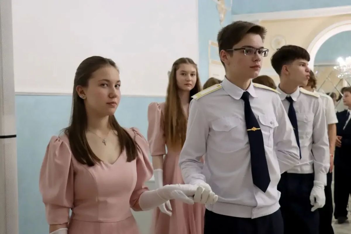 Сергей Мужальских: В Доме культуры «Металлург» состоялся IV Покровский молодёжный бал, который уже стал доброй традицией для нашего округа Сергей Мужальских: В Доме культуры «Металлург» состоялся IV Покровский молодёжный бал, который уже стал доброй традицией для нашего округа