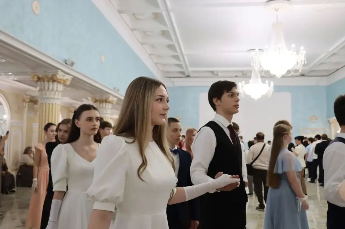 Сергей Мужальских: В Доме культуры «Металлург» состоялся IV Покровский молодёжный бал, который уже стал доброй традицией для нашего округа Сергей Мужальских: В Доме культуры «Металлург» состоялся IV Покровский молодёжный бал, который уже стал доброй традицией для нашего округа