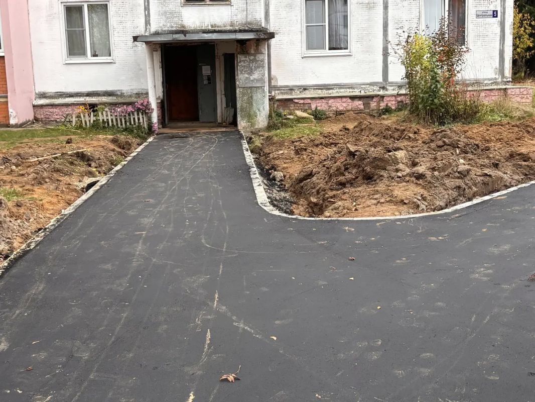 Комплексное благоустройство в Миронцево: ведутся работы по обустройству дворов