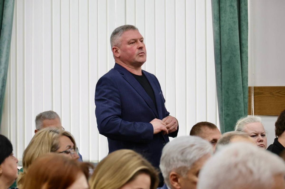 Еженедельное оперативное совещание: кадровые перемены, отопление и уборка дворов Еженедельное оперативное совещание: кадровые перемены, отопление и уборка дворов