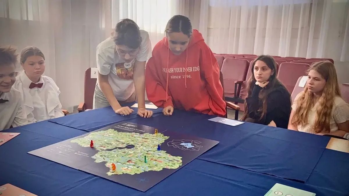 В рамках чемпионата по игре «Моё Подмосковье» команды школ со всего городского округа продемонстрировали свои знания о родном крае в МОУ ДО «Центр внешкольной работы» В рамках чемпионата по игре «Моё Подмосковье» команды школ со всего городского округа продемонстрировали свои знания о родном крае в МОУ ДО «Центр внешкольной работы»