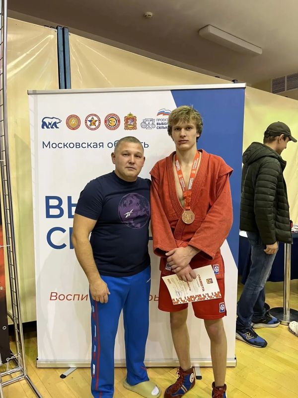 Вчера в Мытищах прошло первенство Московской области по самбо среди юниоров и юниорок 18-20 лет, в котором приняли участие сильнейшие спортсмены нашего региона Вчера в Мытищах прошло первенство Московской области по самбо среди юниоров и юниорок 18-20 лет, в котором приняли участие сильнейшие спортсмены нашего региона