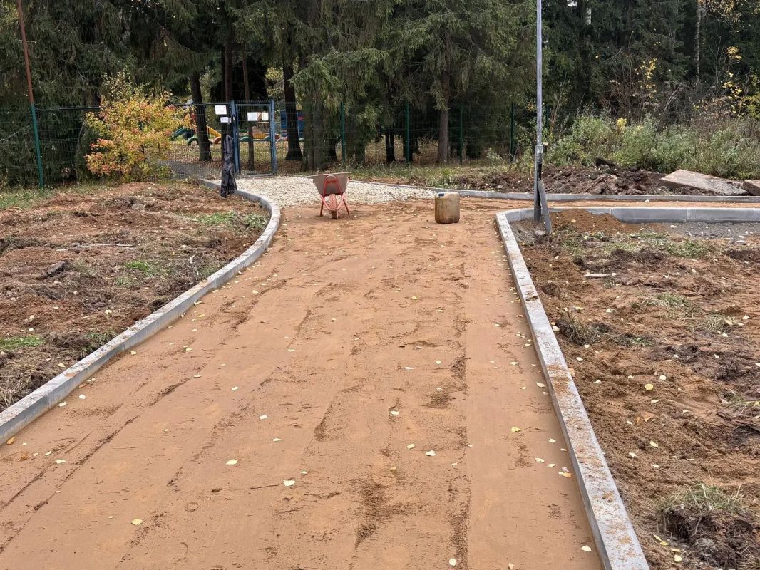 Комплексное благоустройство в Миронцево: ведутся работы по обустройству дворов Комплексное благоустройство в Миронцево: ведутся работы по обустройству дворов