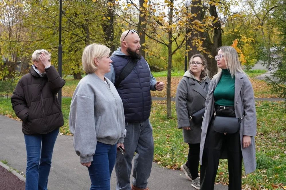 На связи с жителями. . Заместители главы Красногорска продолжают практику обходов территории и встреч с жителями