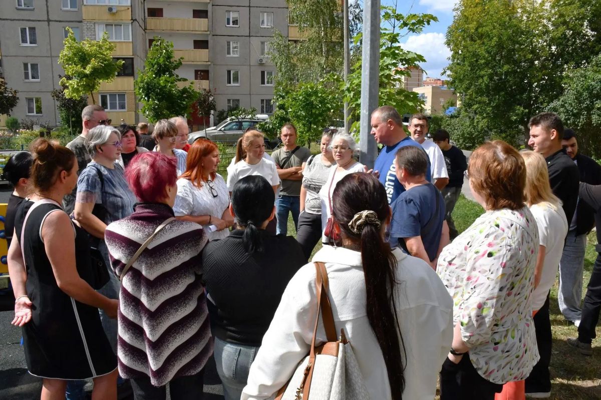 Заместители главы Жуковского совместно с городскими депутатами продолжают пешие обходы по дворовым территориям города