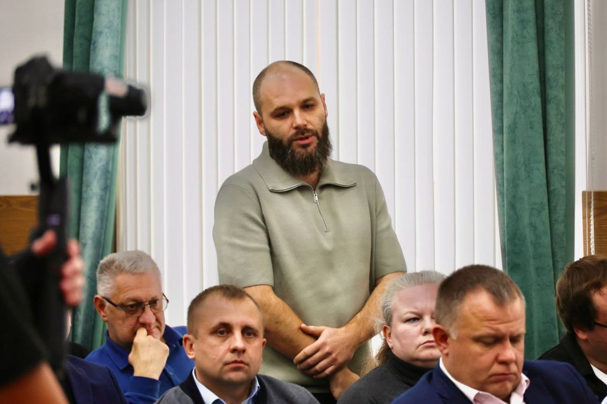 Еженедельное оперативное совещание: кадровые перемены, отопление и уборка дворов Еженедельное оперативное совещание: кадровые перемены, отопление и уборка дворов