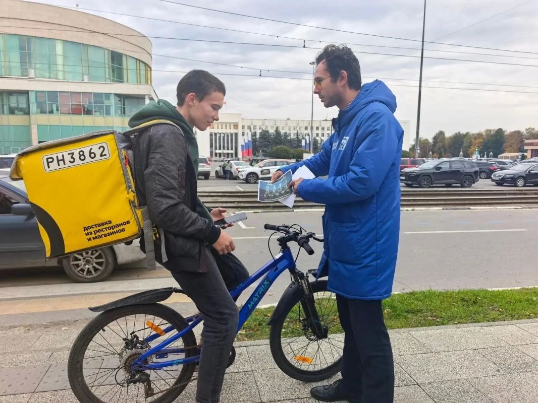 В Городском округе Коломна прошла профилактическая акция «Засветись!» Сотрудники администрации, волонтеры и общественники вышли на улицы, чтобы напомнить пешеходам о правилах безопасности на дороге в темное время суток В Городском округе Коломна прошла профилактическая акция «Засветись!» Сотрудники администрации, волонтеры и общественники вышли на улицы, чтобы напомнить пешеходам о правилах безопасности на дороге в темное время суток
