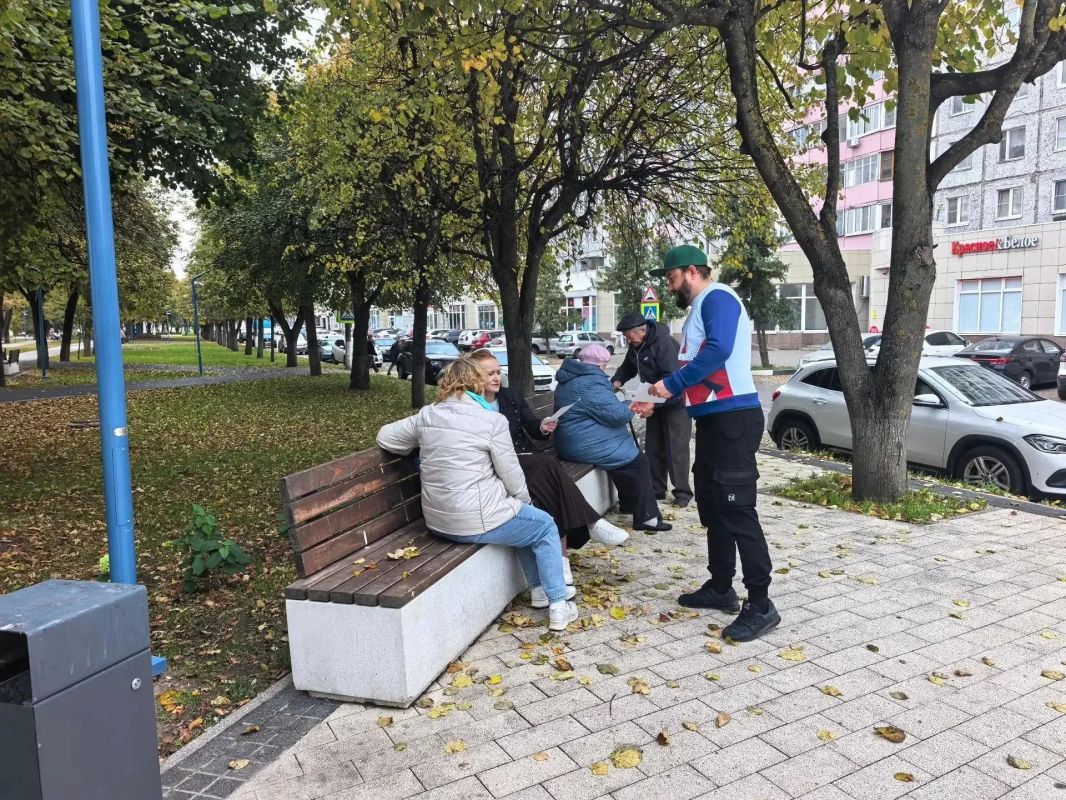 В Городском округе Коломна прошла профилактическая акция «Засветись!» Сотрудники администрации, волонтеры и общественники вышли на улицы, чтобы напомнить пешеходам о правилах безопасности на дороге в темное время суток В Городском округе Коломна прошла профилактическая акция «Засветись!» Сотрудники администрации, волонтеры и общественники вышли на улицы, чтобы напомнить пешеходам о правилах безопасности на дороге в темное время суток