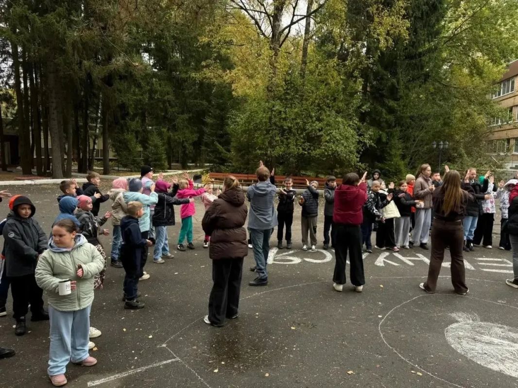 С 5 по 11 октября в Богородском округе работали два загородных детских лагеря — «Мир в лесу» (деревня Калитино) и «Мир на озере» (рядом с озером Луковое) С 5 по 11 октября в Богородском округе работали два загородных детских лагеря — «Мир в лесу» (деревня Калитино) и «Мир на озере» (рядом с озером Луковое)