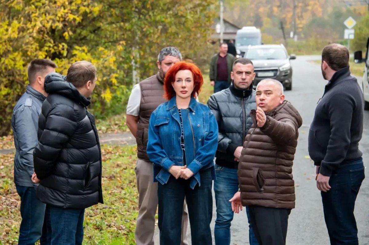 Татьяна Витушева: Во время рабочего выезда в Лесодолгоруково и Кашино осмотрела новые линии уличного освещения и тротуар к железнодорожной станции Татьяна Витушева: Во время рабочего выезда в Лесодолгоруково и Кашино осмотрела новые линии уличного освещения и тротуар к железнодорожной станции