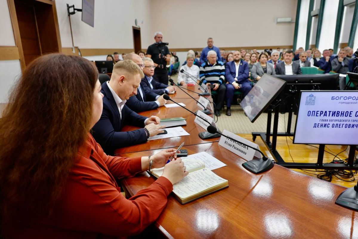 Еженедельное оперативное совещание: кадровые перемены, отопление и уборка дворов Еженедельное оперативное совещание: кадровые перемены, отопление и уборка дворов