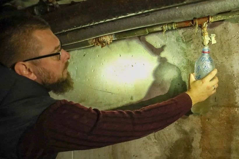 В Поваровке проверяют качество горячей воды В Поваровке проверяют качество горячей воды