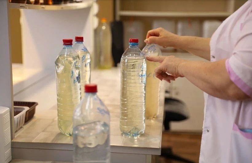 В Поваровке проверяют качество горячей воды В Поваровке проверяют качество горячей воды
