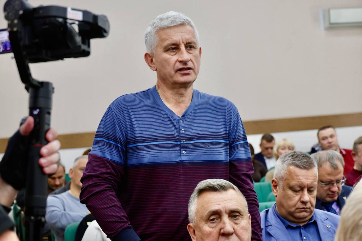 Еженедельное оперативное совещание: кадровые перемены, отопление и уборка дворов Еженедельное оперативное совещание: кадровые перемены, отопление и уборка дворов