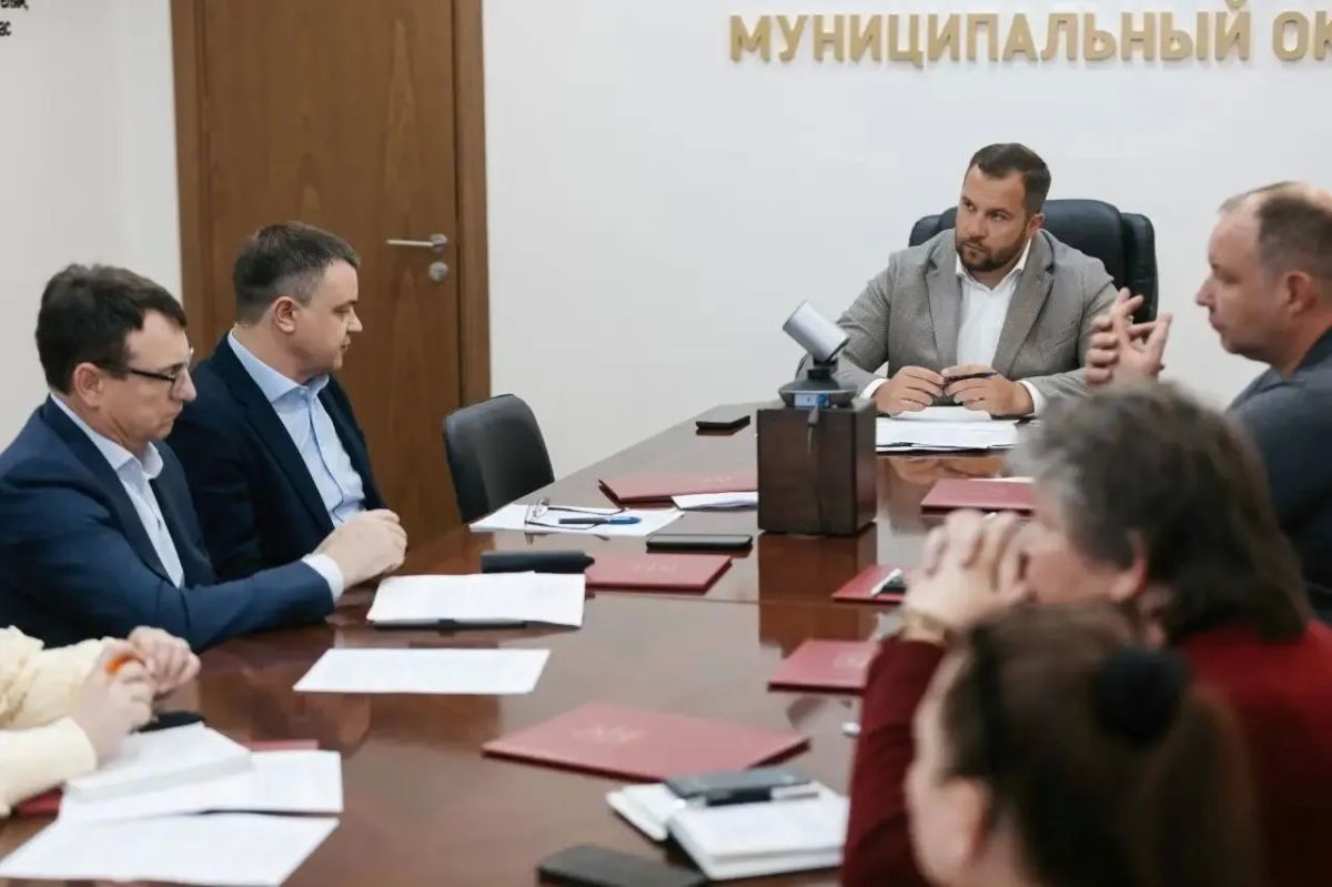 Михаил Собакин: В рамках часа по ЖКХ совместно с руководителями управляющих компаний и ресурсоснабжающей организации ГУП МО «Чеховское ЖКХ» обсудили старт отопительного сезона Михаил Собакин: В рамках часа по ЖКХ совместно с руководителями управляющих компаний и ресурсоснабжающей организации ГУП МО «Чеховское ЖКХ» обсудили старт отопительного сезона