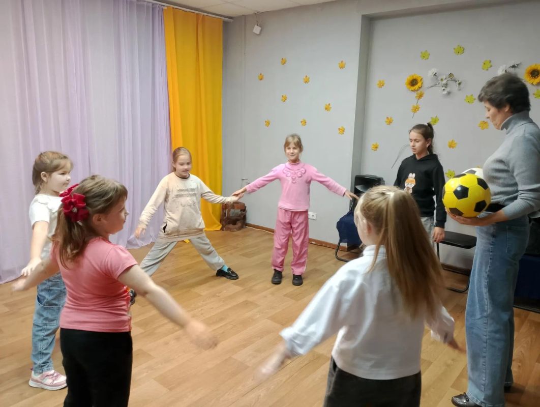 Наши новости. Игровая развлекательная программа для детей «Вместе весело шагать» ДК "Луч" м. о. Чехов Наши новости. Игровая развлекательная программа для детей «Вместе весело шагать» ДК "Луч" м. о. Чехов