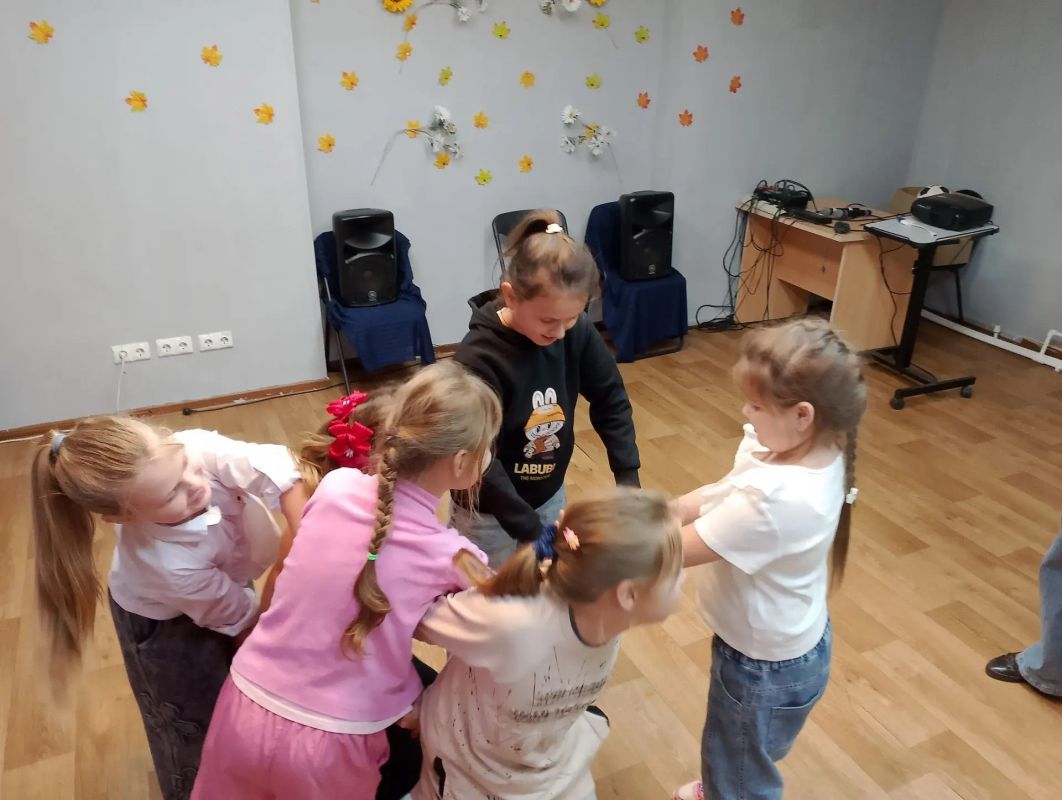 Наши новости. Игровая развлекательная программа для детей «Вместе весело шагать» ДК "Луч" м. о. Чехов Наши новости. Игровая развлекательная программа для детей «Вместе весело шагать» ДК "Луч" м. о. Чехов