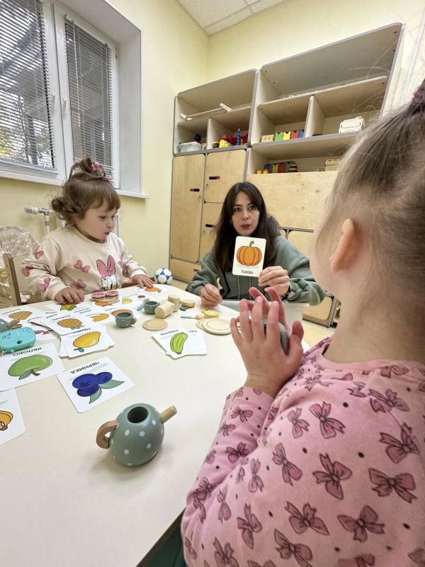 Свои первые шаги к самостоятельности эти дети проходят под чутким руководством реабилитологов