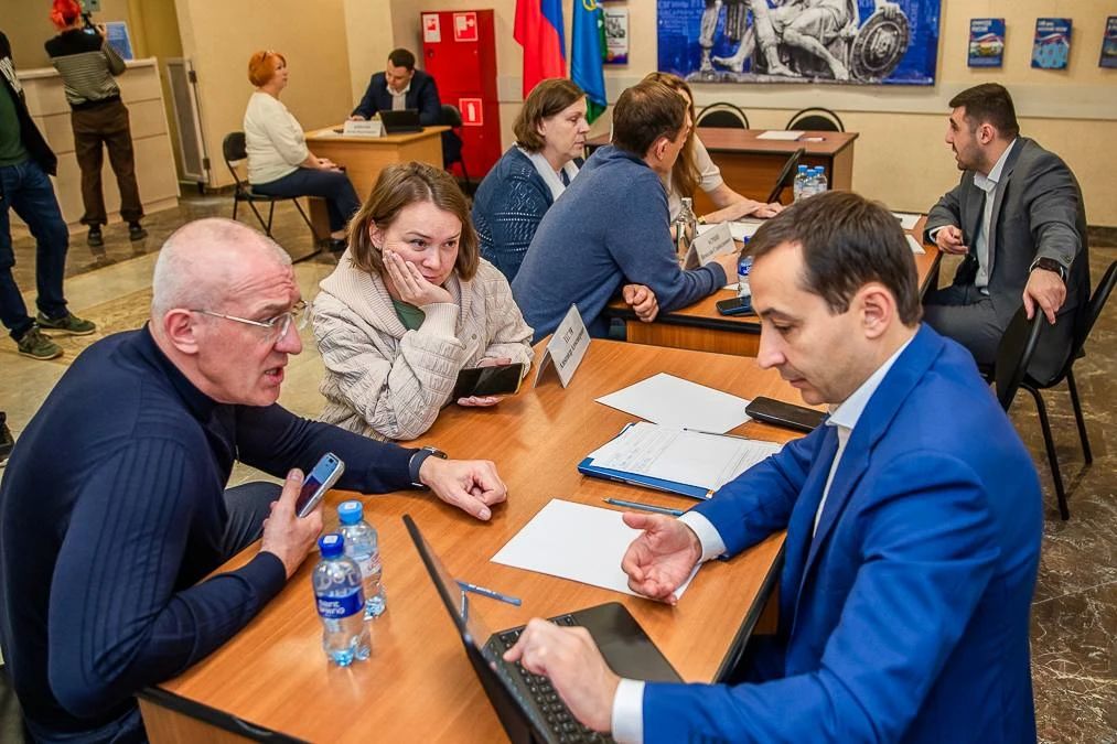 Андрей Иванов: Провёл личный приём в рамках «Выездной администрации» в Горках-2, на площадке Дома молодёжи Андрей Иванов: Провёл личный приём в рамках «Выездной администрации» в Горках-2, на площадке Дома молодёжи