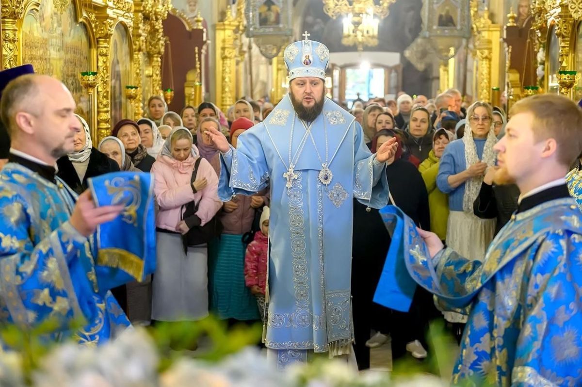 Григорий Артамонов: Сегодня, в великий праздник Покрова Пресвятой Богородицы, в Троицкий кафедральный собор привезли чтимый образ Божией Матери «Неупиваемая Чаша»