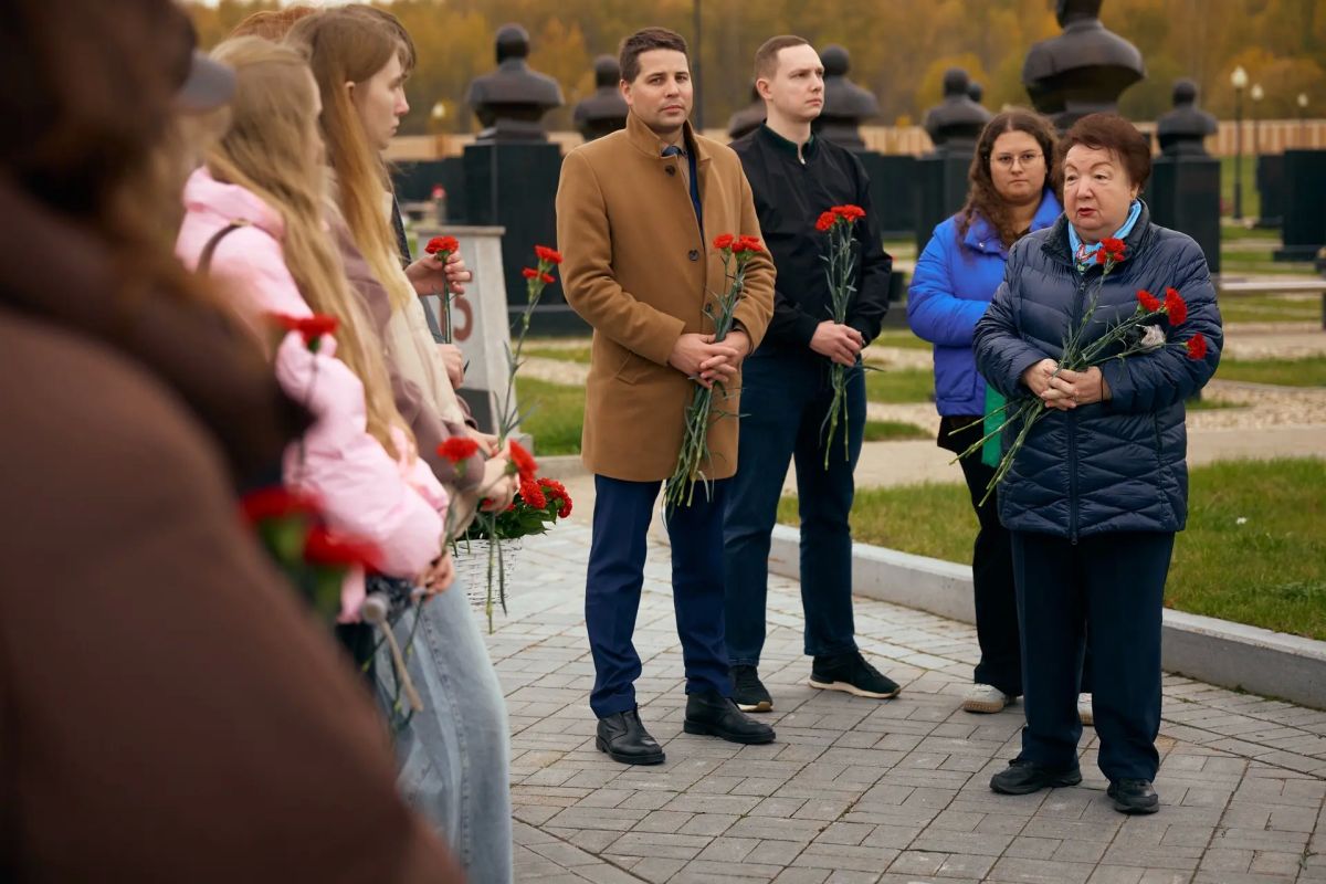 Памяти Алексея Архиповича Леонова Памяти Алексея Архиповича Леонова