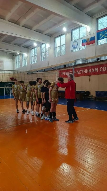 Подольские волейболисты завоевали серебро турнира ко Дню города Подольские волейболисты завоевали серебро турнира ко Дню города