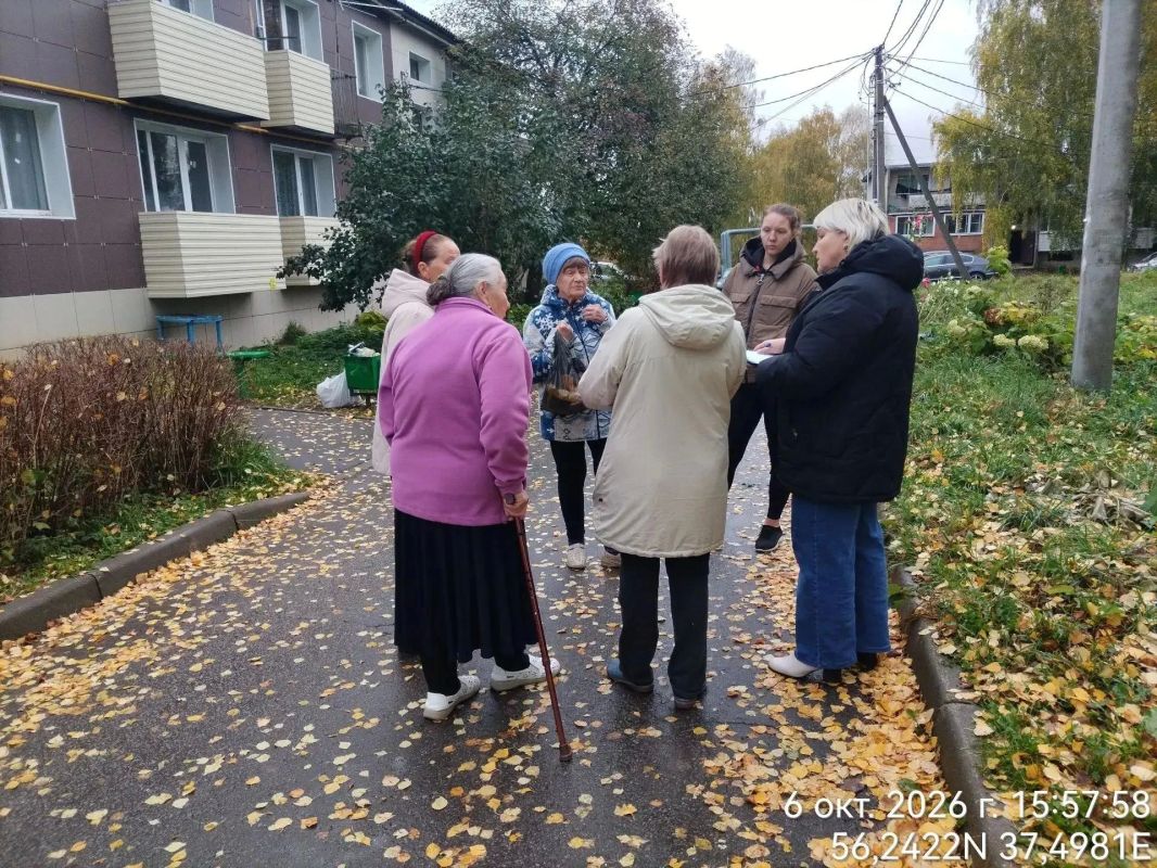 Встречаемся с жителями во дворах и деревнях, разбираемся в вопросах на месте Встречаемся с жителями во дворах и деревнях, разбираемся в вопросах на месте