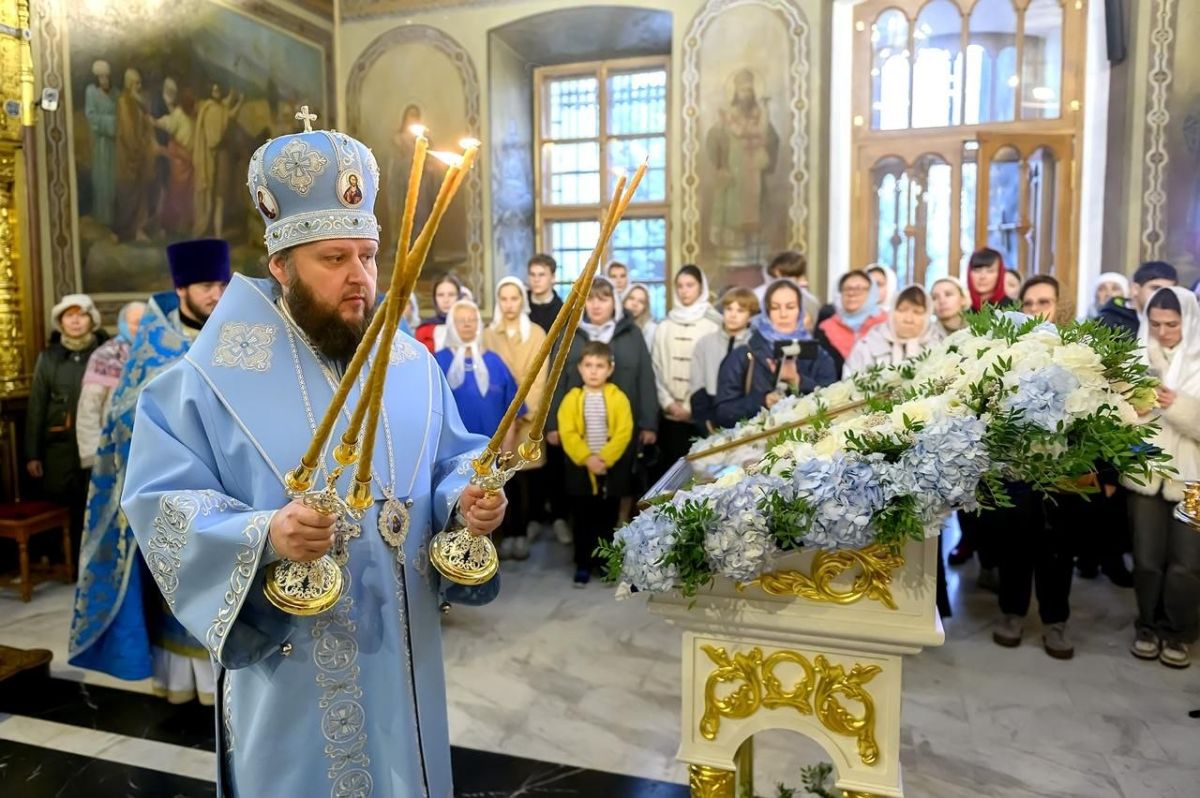Григорий Артамонов: Сегодня, в великий праздник Покрова Пресвятой Богородицы, в Троицкий кафедральный собор привезли чтимый образ Божией Матери «Неупиваемая Чаша» Григорий Артамонов: Сегодня, в великий праздник Покрова Пресвятой Богородицы, в Троицкий кафедральный собор привезли чтимый образ Божией Матери «Неупиваемая Чаша»