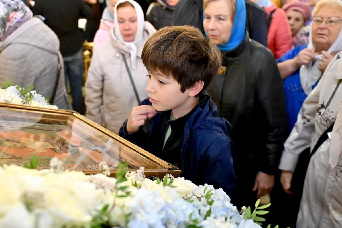 Григорий Артамонов: Сегодня, в великий праздник Покрова Пресвятой Богородицы, в Троицкий кафедральный собор привезли чтимый образ Божией Матери «Неупиваемая Чаша» Григорий Артамонов: Сегодня, в великий праздник Покрова Пресвятой Богородицы, в Троицкий кафедральный собор привезли чтимый образ Божией Матери «Неупиваемая Чаша»